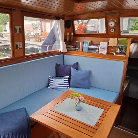 Botel Leseinsel Helena *